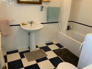 a bathroom with a sink and a toilet and a tub at Ilha ALFRIDA in Carrapatelo