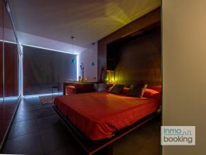 A bed or beds in a room at Sun Beach MariPaz, frontal al mar y parking