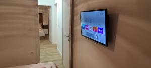 Televízia a/alebo spoločenská miestnosť v ubytovaní Apartman Marčelina 2 in Trogir