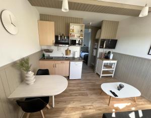 Una cocina o zona de cocina en Garður Apartments