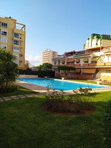 Bazén v ubytovaní Apartamento PARADISE Solo Familias alebo v jeho blízkosti