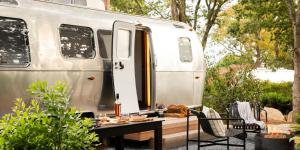 AutoCamp Cape Cod外面的花园