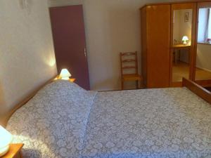 Φωτογραφία από το άλμπουμ του Charmant Gîte Rénové avec Cour Close, 2 Chambres, à Aubepierre-sur-Aube - FR-1-611-52 σε Aubepierre-sur-Aube