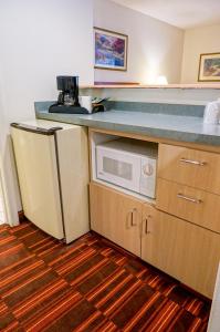 a kitchen with a counter top and a microwave at Windemere Hotel & Conference Center in Mesa