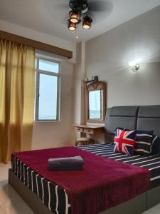 een slaapkamer met een bed en een bank bij GLORY Beach Resort private 2 bedroom apartment in Port Dickson