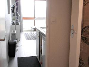 Fotografia z galérie ubytovania Studio rénové avec balcon, skis aux pieds, WiFi gratuit, accès piscine chauffée - FR-1-267-189 v destinácii Le Corbier