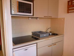 Η κουζίνα ή μικρή κουζίνα στο Appartement lumineux 2 pièces, proche des pistes, WIFI gratuit - FR-1-275-135