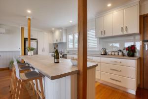 A kitchen or kitchenette at Lazy Wave Beach House