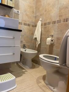 Kúpeľňa v ubytovaní APARTAMENTO ZONA MARINADOR, CERCA A LA PLAYA