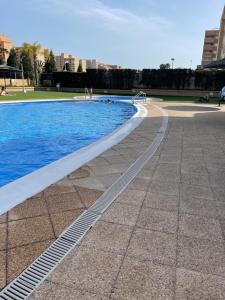 Bazén v ubytovaní APARTAMENTO ZONA MARINADOR, CERCA A LA PLAYA alebo v jeho blízkosti