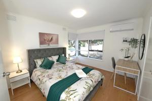 Postel nebo postele na pokoji v ubytování Best Location Entire House Staycation Parkland Surrounding