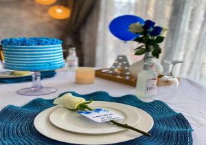 a table with a plate with a flower on it at ابهار vip in Jadīd