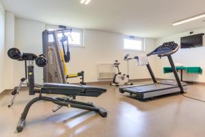 Fitness centrum a/nebo fitness zařízení v ubytování Ardeatina Park Hotel