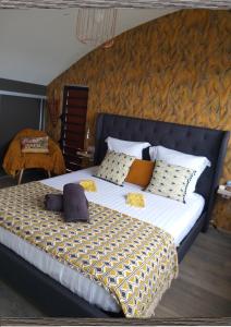Postel nebo postele na pokoji v ubytování CHAMBRE CHEZ L HABITANT PISCINE VUE MER SDB et TERRASSE PRIVEE