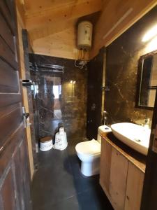 Salle de bains dans l'établissement The Great Escape Homestay, Gagar, Nainital