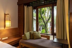 Кровать или кровати в номере The Tubkaak Krabi Boutique Resort