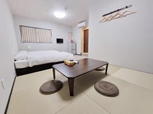 Vuode tai vuoteita majoituspaikassa KYU KYU HOTEL
