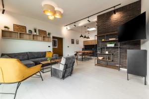 TV a/nebo společenská místnost v ubytování CHATA PANORAMA DOMAŠA