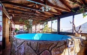 Bazén v ubytovaní Stone Village Hotel Apartments alebo v jeho blízkosti