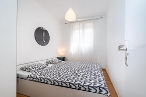 Posteľ alebo postele v izbe v ubytovaní Apartment Helena Rovanjska