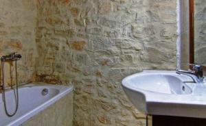 Kúpeľňa v ubytovaní Stone Village Hotel Apartments