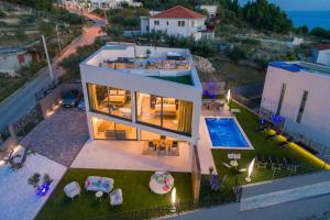 Bazén v ubytovaní Luxury Villa Una Split alebo v jeho blízkosti