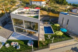 Bazén v ubytovaní Luxury Villa Una Split alebo v jeho blízkosti