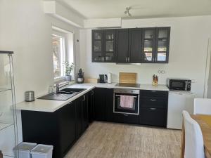 Kuchyň nebo kuchyňský kout v ubytování Ferienwohnung Sonnenberg an der Weinstraße