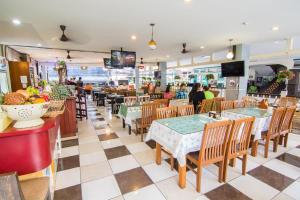 a restaurant with tables and chairs and people sitting in it at Sutus Court 5 in Pattaya