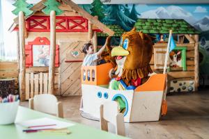 Χώρος καθιστικού στο Falkensteiner Family Hotel Sonnenalpe