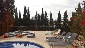 a patio with a bunch of chairs and a pool at Bakit House - Casa rural con piscina in Águilas