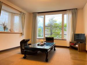 a living room with a table and chairs and a window at 京樽3号 1棟貸切 一軒家 3-Bedrooms Duplex Private Villa KYOTARU3 in Otaru