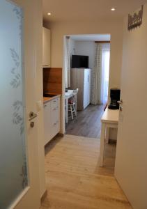 Kuchyňa alebo kuchynka v ubytovaní Haus Kocher