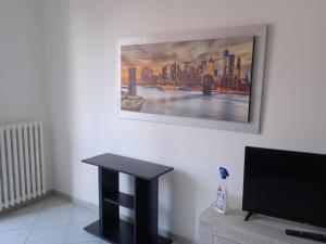 a living room with a table and a picture on the wall at Niguarda Alfred House in Bresso