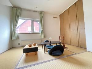 Ruang duduk di 京樽5号 1棟貸切 一軒家 4-Bedrooms Duplex Private Villa KYOTARU5