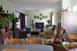 Μια τηλεόραση ή/και κέντρο ψυχαγωγίας στο Anahata Self Catering