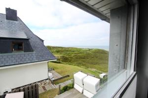 a room with a view of the ocean from a balcony at Senhues-App-7 in Hörnum