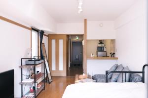 Kjøkken eller kjøkkenkrok på MINIMAL SHIMOKITA Stylish Loft or Studio Apt