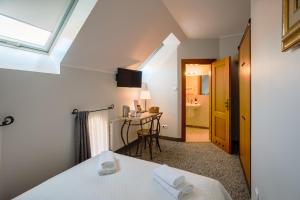 Postel nebo postele na pokoji v ubytování Oliwa Park Residence + 37 fotografií