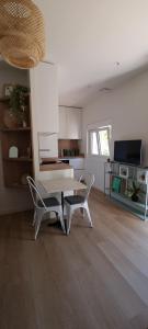 a living room with a table and two chairs at Charmant T2 coeur de village avec stationnement in Banyuls-sur-Mer