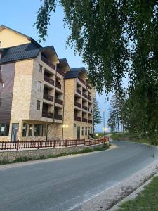 Budova, kde se apartmán nachází + 35 fotografií