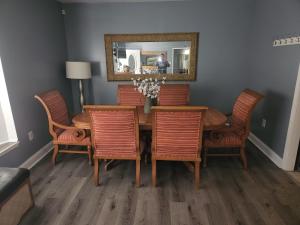 a dining room table with chairs and a mirror at Near Beale Street, 6BR - 3BA 16 BEDS Sleeps up to 37 Guest in Memphis