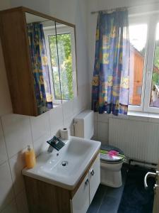 Bilik mandi di Apartment Hörmann