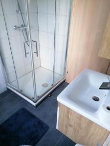Bilik mandi di Apartment Hörmann