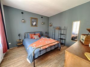 Un pat sau paturi într-o cameră la Good Vibes only apparts "Music & Vintage House"- Paris in 15 mn - 4 pax