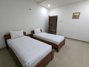 Säng eller sängar i ett rum på White Fern Stays Serviced Apartments - Gachibowli