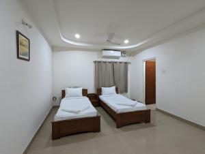 Säng eller sängar i ett rum på White Fern Stays Serviced Apartments - Gachibowli