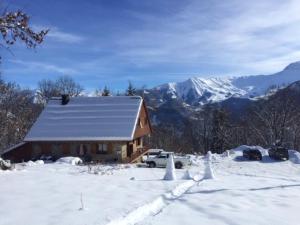 겨울의 Maison de 4 chambres avec jardin amenage et wifi a Villarembert a 2 km des pistes