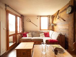 Appartement Valmorel, 1 pièce, 4 personnes - FR-1-291-710にあるシーティングエリア