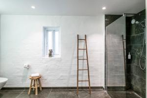 The Churchill apartments by Daniel&Jacob's tesisinde bir banyo